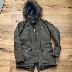 Columbia women’s Green Hooded down parka